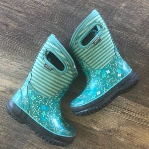 BOGS boots toddler girl Sz 8 blue floral